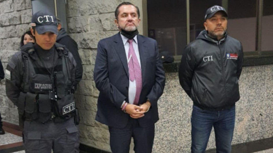 A Mario Castaño lo capturó el CTI el 7 de junio del año pasado, cuando salía del Congreso. Le impusieron medida de aseguramiento con detención preventiva de la libertad en la cárcel La Picota. La pena era de 23 años, pero obtuvo rebaja. A Mario Castaño lo capturó el CTI el 7 de junio del año pasado, cuando salía del Congreso. Le impusieron medida de aseguramiento con detención preventiva de la libertad en la cárcel La Picota. La pena era de 23 años, pero obtuvo rebaja.