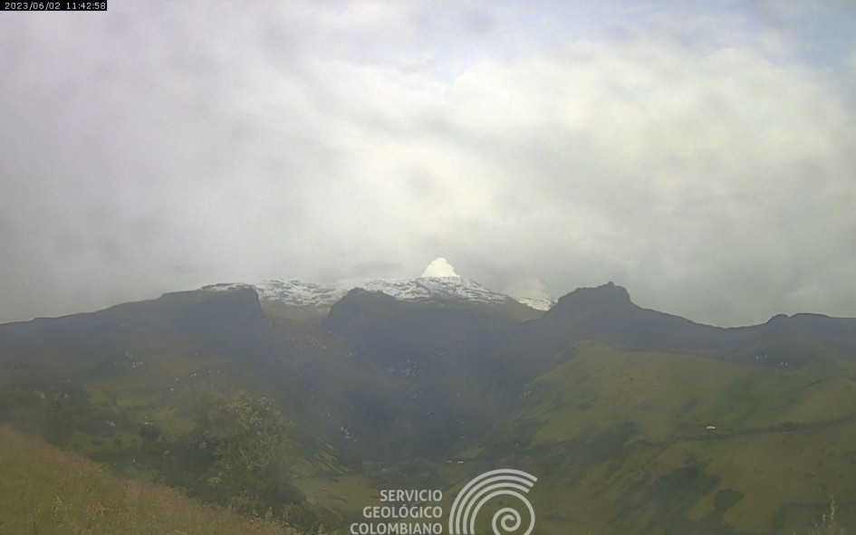 Las cámaras web de monitoreo del Servicio Geológico Colombiano capturaron esta imagen del volcán Nevado del Ruiz este 2 de junio. Las cámaras web de monitoreo del Servicio Geológico Colombiano capturaron esta imagen del volcán Nevado del Ruiz este 2 de junio.
