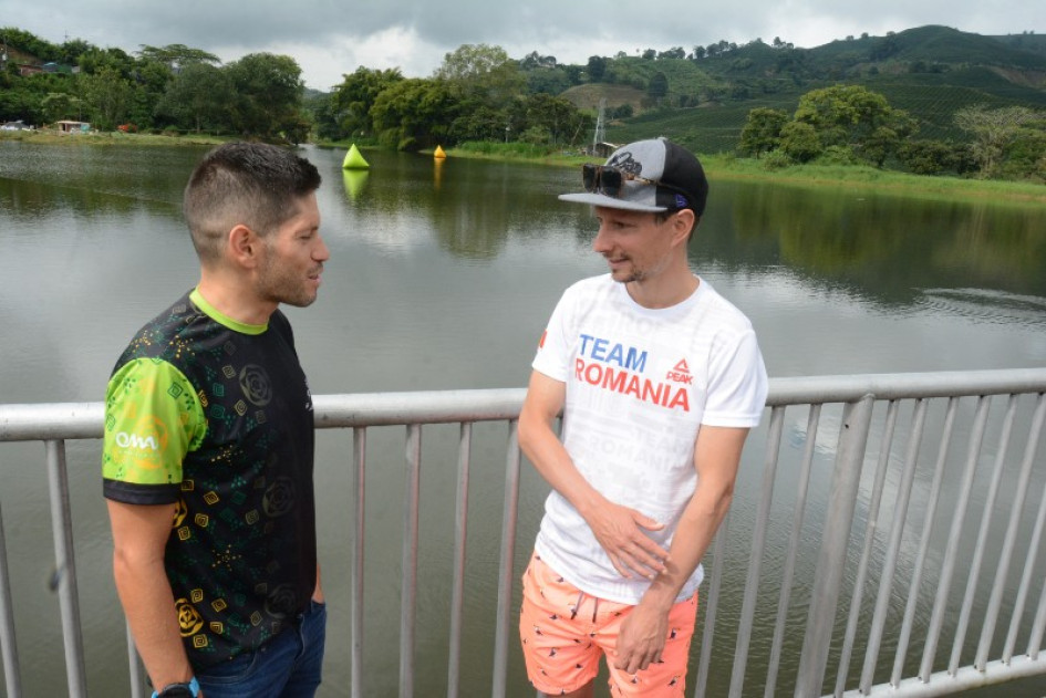 Carlos Javier Quinchará, quien representa a Caldas, y el rumano-francés Félix Duchampt, en el Lago Cameguadua, que en los Juegos Nacionales será el Centro Internacional de Aguas Abiertas. Ambos se medirán hoy en la Copa Continental. Carlos Javier Quinchará, quien representa a Caldas, y el rumano-francés Félix Duchampt, en el Lago Cameguadua, que en los Juegos Nacionales será el Centro Internacional de Aguas Abiertas. Ambos se medirán hoy en la Copa Continental.