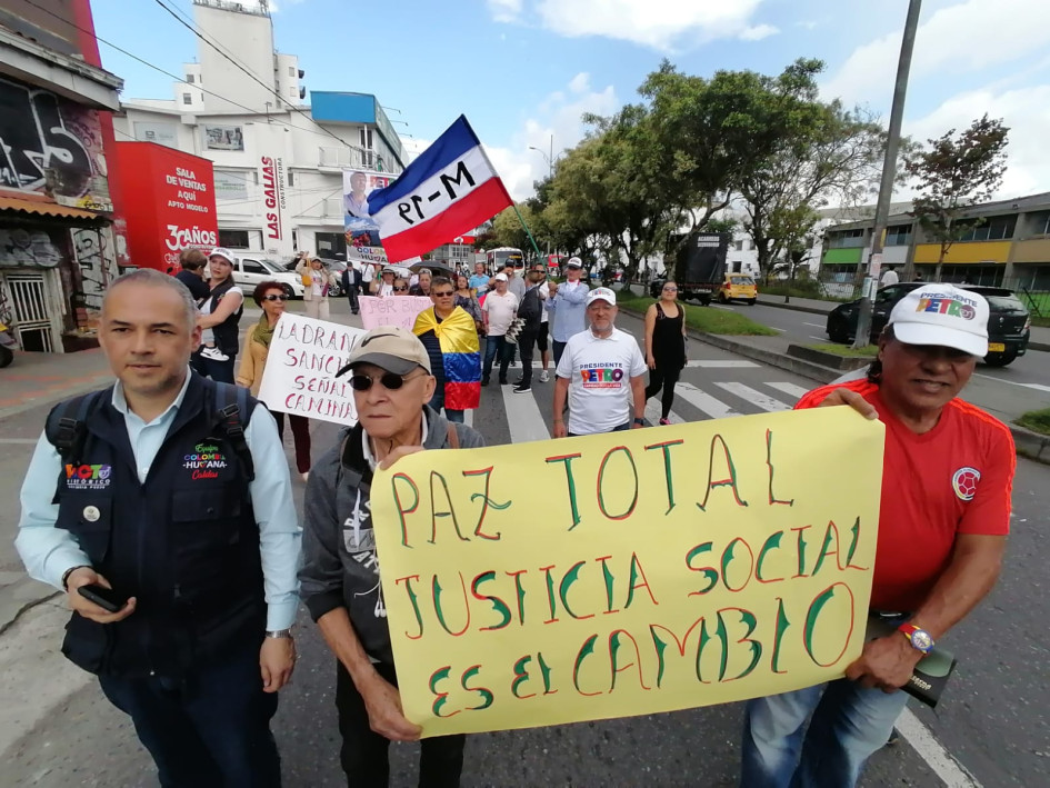Grupos sindicales y obreros, así como simpatizantes del partido Colombia Humana, del presidente Gustavo Petro, salieron a marchar en Manizales. Grupos sindicales y obreros, así como simpatizantes del partido Colombia Humana, del presidente Gustavo Petro, salieron a marchar en Manizales.