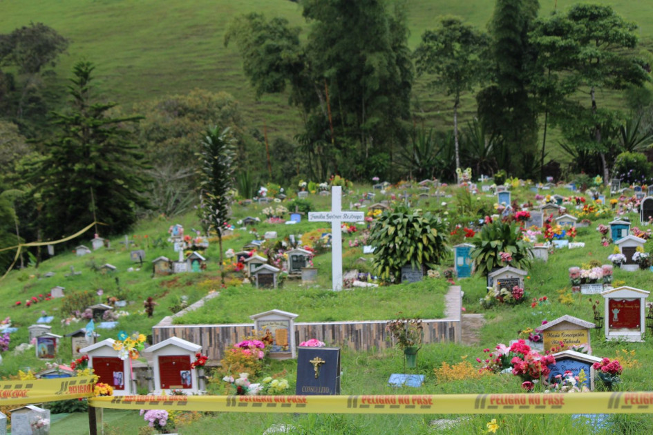 En el cementerio El Carmen de Riosucio (Caldas) se tienen trazadas 53 áreas de interés forense protegidas. En el cementerio El Carmen de Riosucio (Caldas) se tienen trazadas 53 áreas de interés forense protegidas.