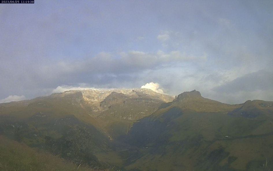 Así lucía el domingo 25 de junio el volcán Nevado del Ruiz, que retornó este martes a nivel de actividad amarillo tras permanecer 89 días en naranja. Así lucía el domingo 25 de junio el volcán Nevado del Ruiz, que retornó este martes a nivel de actividad amarillo tras permanecer 89 días en naranja.