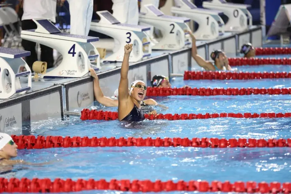 Stefanía Gómez celebra tras ganar la medalla de oro en los 100 metros pecho de la natación de los Juegos Centroamericanos y del Caribe. Stefanía Gómez celebra tras ganar la medalla de oro en los 100 metros pecho de la natación de los Juegos Centroamericanos y del Caribe.