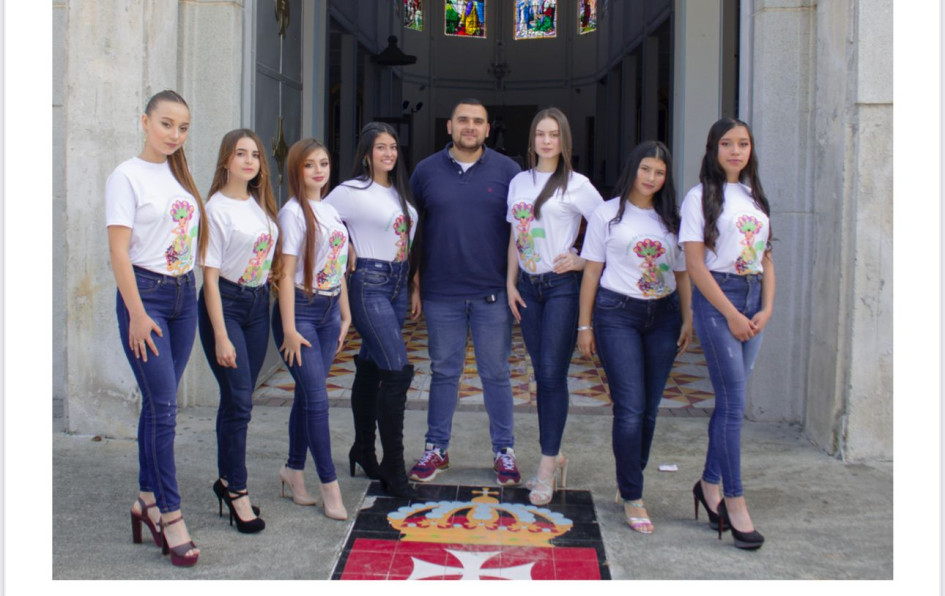 El alcalde y las candidatas. El alcalde y las candidatas.