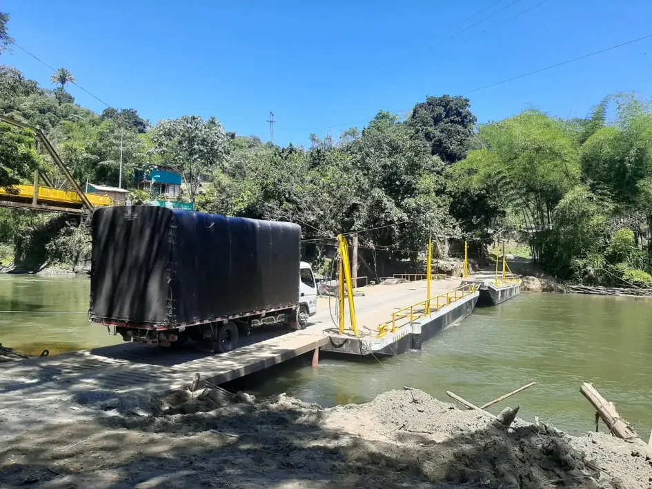 El puente El Alambrado colapsó el 12 de abril, allí murieron dos personas. El puente El Alambrado colapsó el 12 de abril, allí murieron dos personas.
