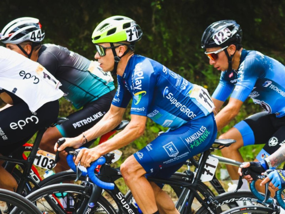 Dídier Alonso Chaparro, de Supergiros Alcaldía de Manizales - Gobernación de Caldas - Susuerte, el mejor de los de Caldas en la Vuelta que domina a su antojo Miguel Ángel López. Dídier Alonso Chaparro, de Supergiros Alcaldía de Manizales - Gobernación de Caldas - Susuerte, el mejor de los de Caldas en la Vuelta que domina a su antojo Miguel Ángel López.