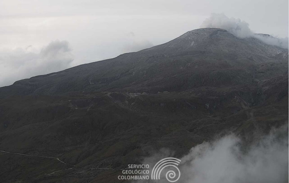 Así lucía el volcán Nevado del Ruiz en la mañana de este miércoles 14 de junio desde el cerro Gualí.
