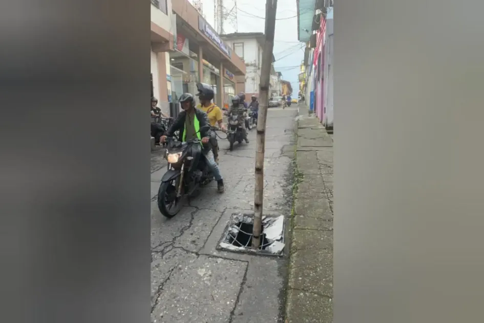 Este es el estado actual de la tapa en la carrera 5 del municipio. Este es el estado actual de la tapa en la carrera 5 del municipio.