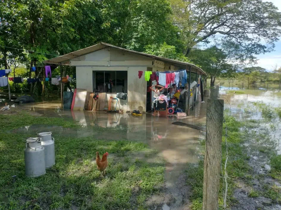 La inundación afectó a cerca de 100 familias de la zona rural de La Dorada. La inundación afectó a cerca de 100 familias de la zona rural de La Dorada.