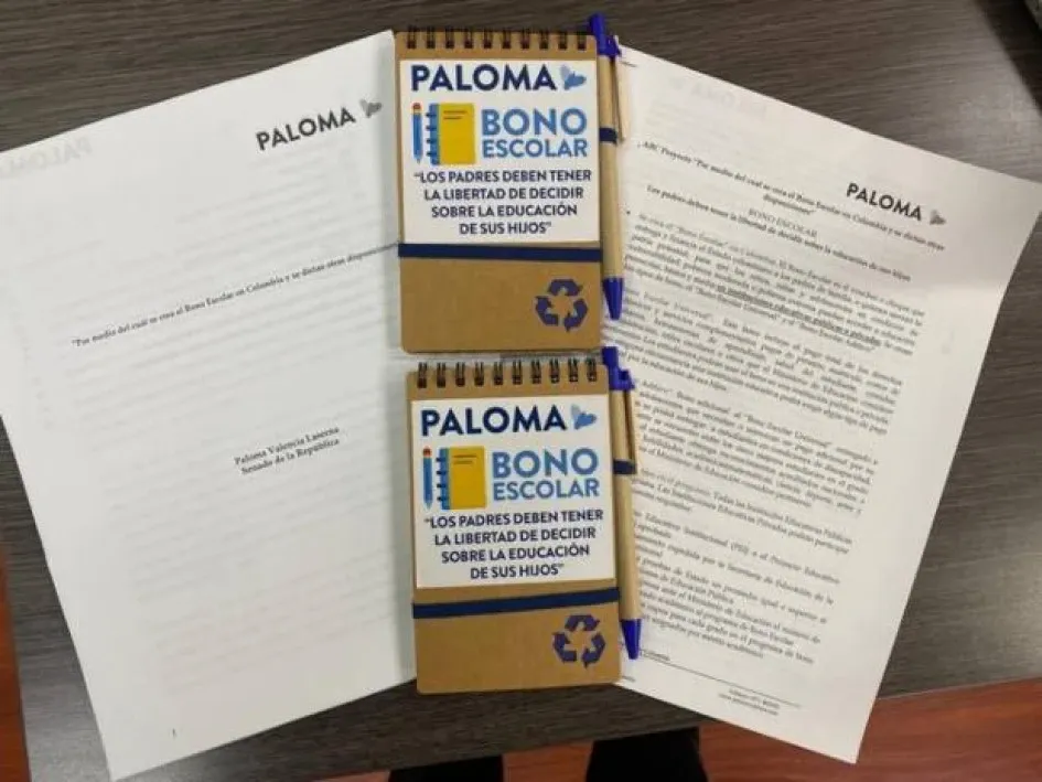 La idea de la senadora Paloma Valencia, creadora del proyecto de Bono Escolar, es que padres puedan escoger el colegio para sus hijos, incluido el ingreso a privados. La idea de la senadora Paloma Valencia, creadora del proyecto de Bono Escolar, es que padres puedan escoger el colegio para sus hijos, incluido el ingreso a privados.