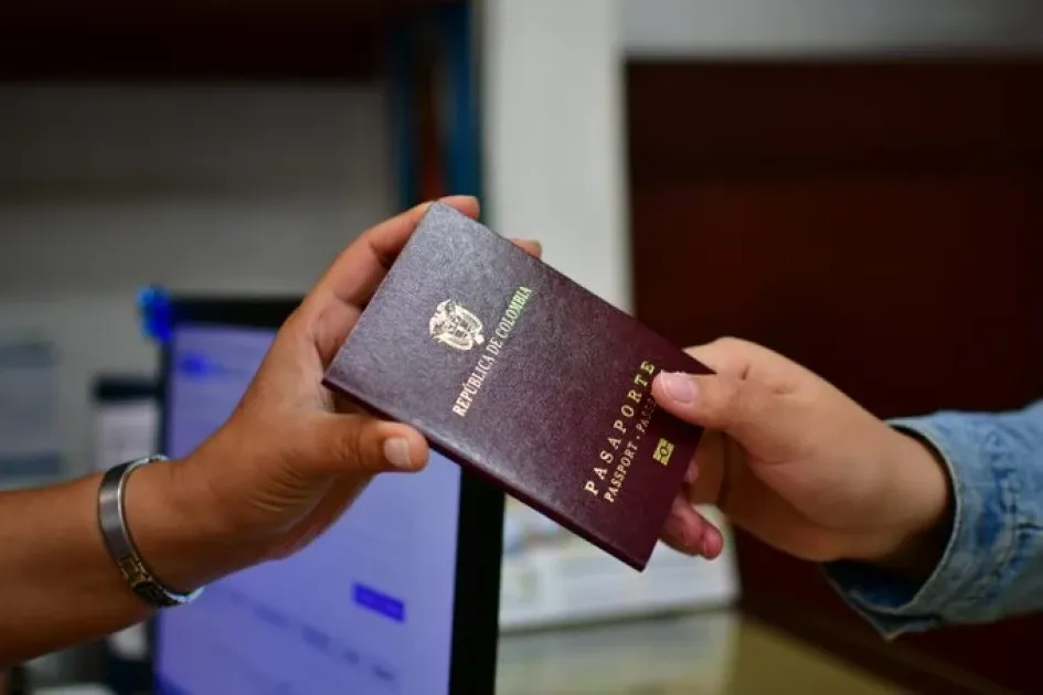 Las personas que tienen agenda para mañana, 30 de junio, pueden acercarse a la Unidad de Pasaportes en el edificio a la Licorera. Las personas que tienen agenda para mañana, 30 de junio, pueden acercarse a la Unidad de Pasaportes en el edificio a la Licorera.