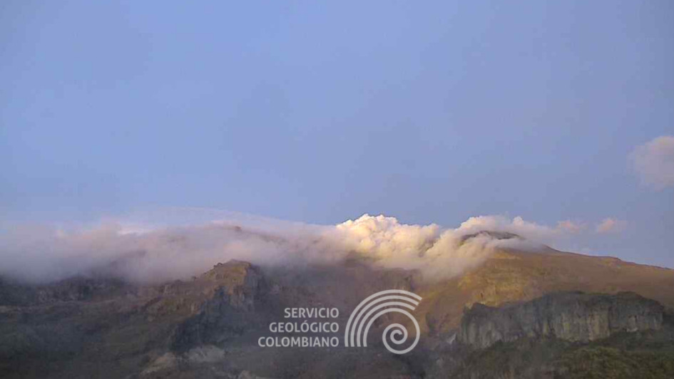 Así lucía en la mañana de este viernes 16 de junio el volcán Nevado del Ruiz desde el cerro Piraña y el cañón del río Azufrado. Así lucía en la mañana de este viernes 16 de junio el volcán Nevado del Ruiz desde el cerro Piraña y el cañón del río Azufrado.