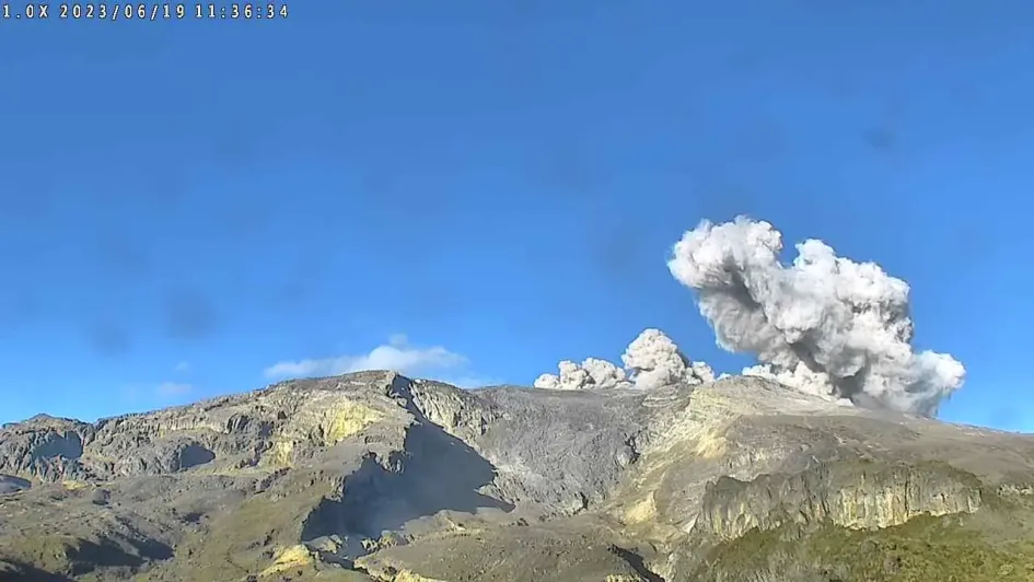 El volcán Nevado del Ruiz ayer, 19 de junio, visto desde el sector del cañón del río Azufrado. El volcán Nevado del Ruiz ayer, 19 de junio, visto desde el sector del cañón del río Azufrado.