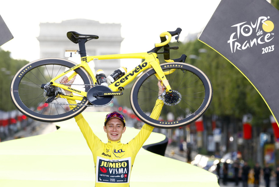 El ciclista danés Jonas Vingegaard, de 26 años, logró por segunda vez consecutiva el título del Tour de Francia. El ciclista danés Jonas Vingegaard, de 26 años, logró por segunda vez consecutiva el título del Tour de Francia.