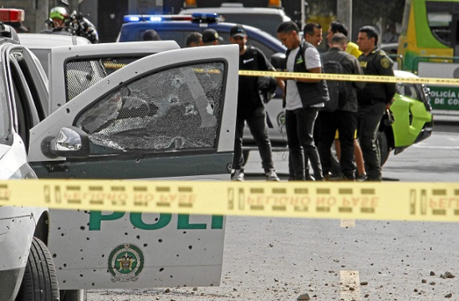 La detonación ocurrió cerca de un poste donde los agentes estacionan sus motocicletas. La detonación ocurrió cerca de un poste donde los agentes estacionan sus motocicletas.