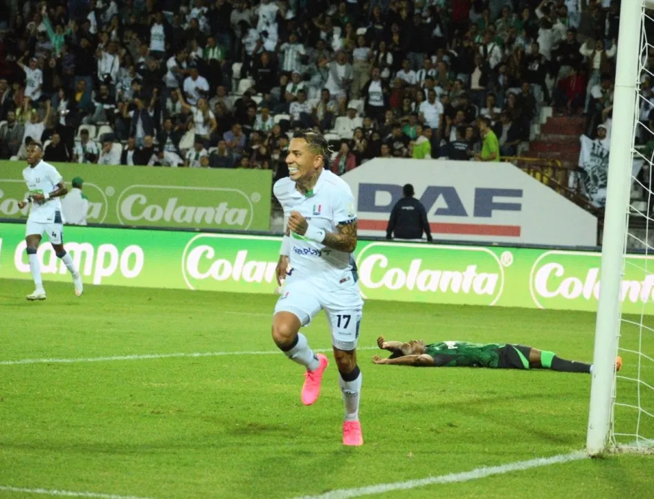 Dayro Moreno vence a Kevin Mier e inicia la celebración del gol para el Once Caldas. Al minuto le empató Nacional. En medio de la fiesta futbolera, el local dejó escapar dos puntos. Dayro Moreno vence a Kevin Mier e inicia la celebración del gol para el Once Caldas. Al minuto le empató Nacional. En medio de la fiesta futbolera, el local dejó escapar dos puntos.