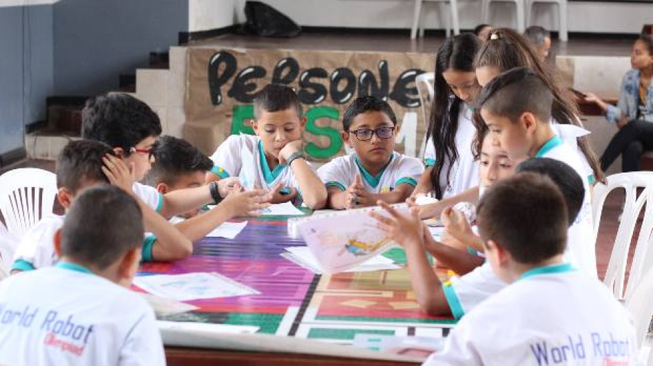 La dinámica de los colegios públicos de Colombia, entre ellos los de Caldas, tendría cambios con la ampliación de los grados de preescolar, ya que se pasaría de tener solo transición a tres. La dinámica de los colegios públicos de Colombia, entre ellos los de Caldas, tendría cambios con la ampliación de los grados de preescolar, ya que se pasaría de tener solo transición a tres.