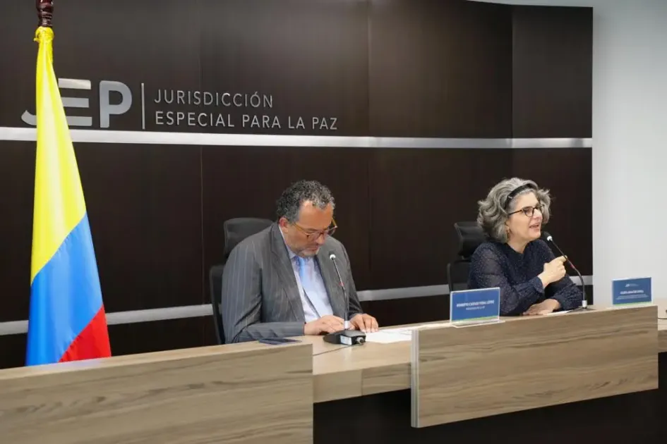 Magistrados de la JEP en rueda de prensa por la imputación al Comando Conjunto Central extintas Farc. Magistrados de la JEP en rueda de prensa por la imputación al Comando Conjunto Central extintas Farc.