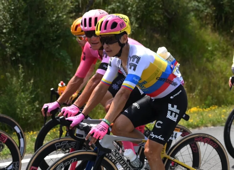 Esteban Chaves corrió el Tour de Francia con la camiseta que lo identifica como campeón de Colombia. Esteban Chaves corrió el Tour de Francia con la camiseta que lo identifica como campeón de Colombia.