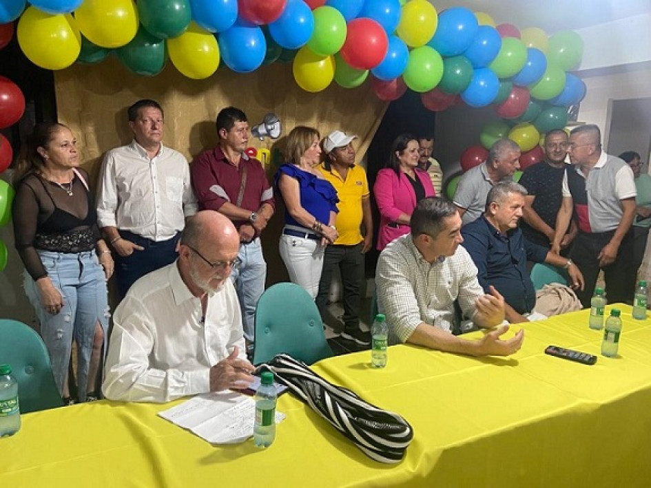 Henry Gutiérrez, precandidato a la Gobernación de Caldas, se reunió en Manzanares con líderes políticos del departamento y aspirantes de ese municipio. Henry Gutiérrez, precandidato a la Gobernación de Caldas, se reunió en Manzanares con líderes políticos del departamento y aspirantes de ese municipio.