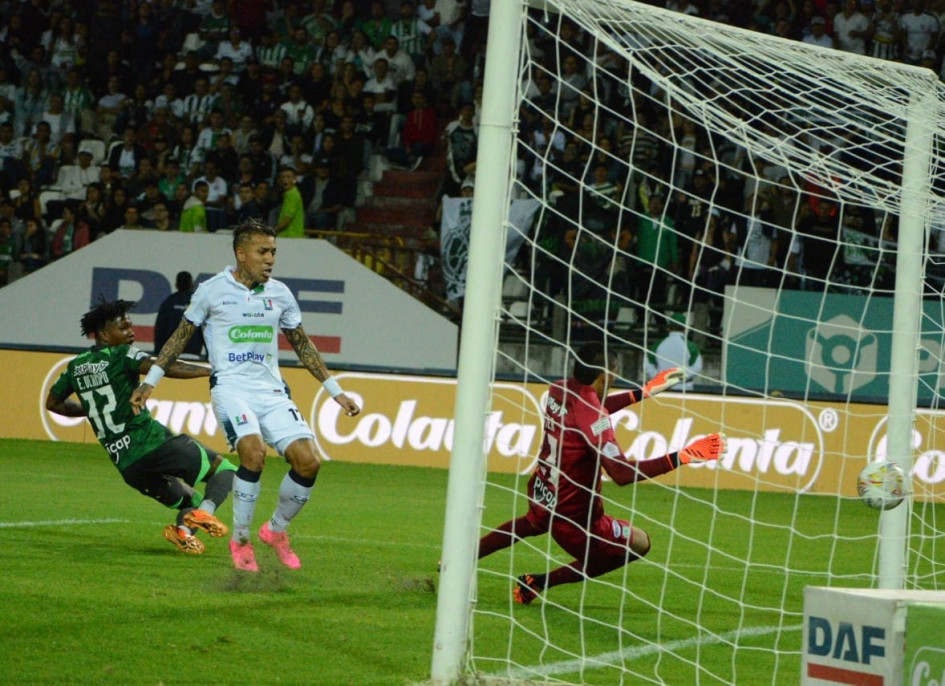 Dayro Moreno convierte el primer gol del Once Caldas en el semestre. Once Caldas