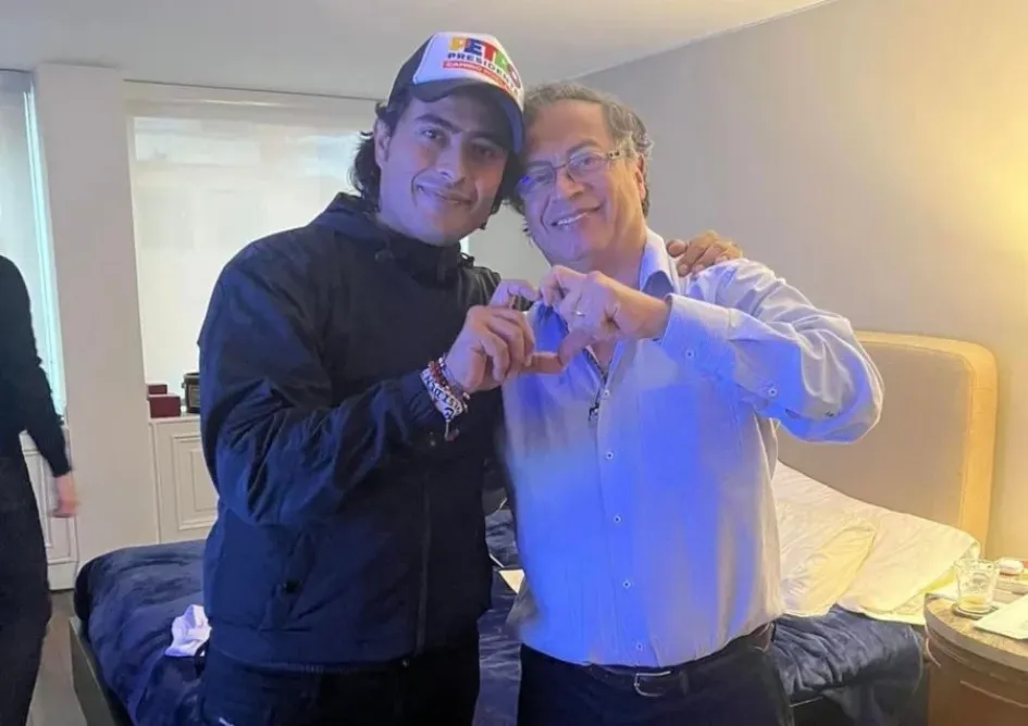 El presidente Gustavo Petro con su hijo mayor Nicolás Petro Burgos El presidente Gustavo Petro con su hijo mayor Nicolás Petro Burgos