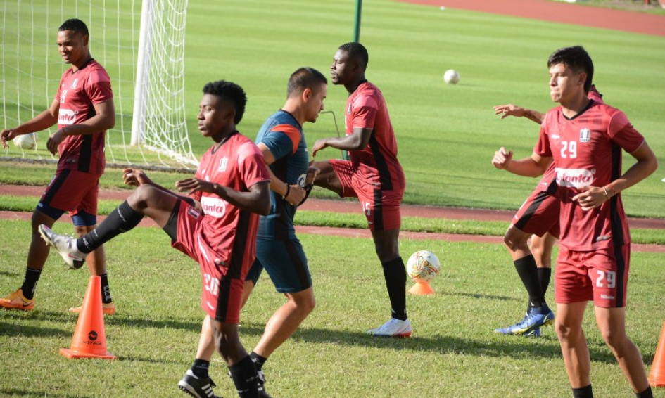 El Once Caldas comenzó desde ayer los entrenamientos para enfrentar, por la primera fecha de la liga del segundo semestre, al Atlético Nacional. Se espera gran afluencia de público en el Palogrande. El Once Caldas comenzó desde ayer los entrenamientos para enfrentar, por la primera fecha de la liga del segundo semestre, al Atlético Nacional. Se espera gran afluencia de público en el Palogrande.