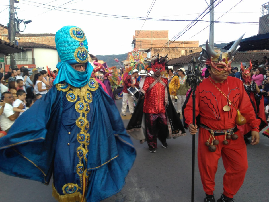 Las cuadrillas del Carnaval de Riosucio que estuvieron presentes en El Carmen de Viboral (Antioquia). Las cuadrillas del Carnaval de Riosucio que estuvieron presentes en El Carmen de Viboral (Antioquia).