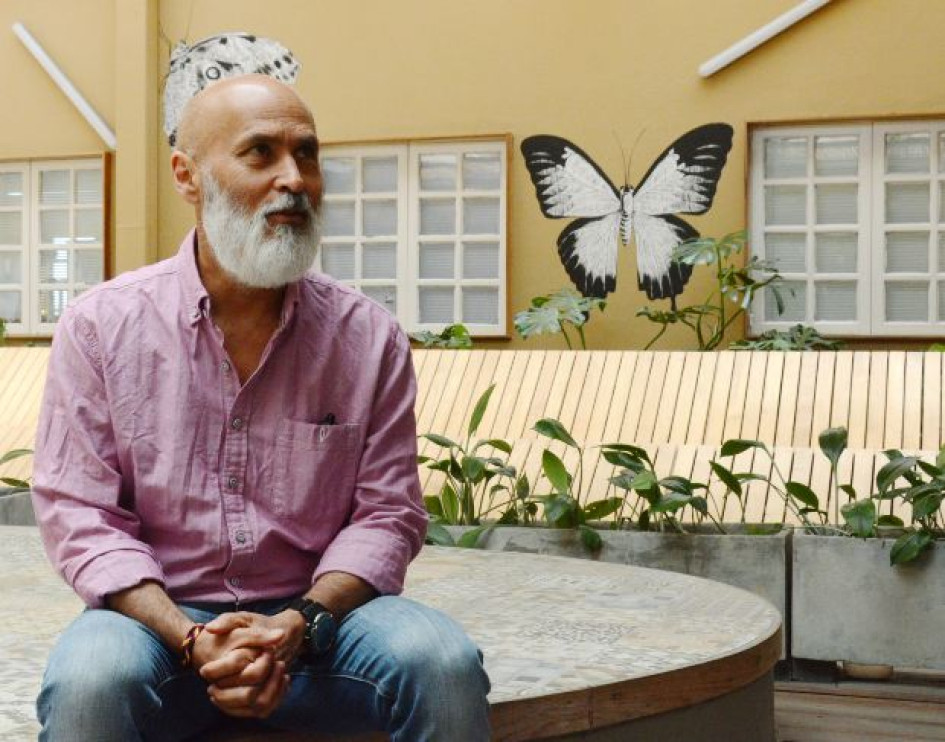 Sergio Prudan Vichez * Es economista, sociólogo y pedagogo social. * Trabaja en Finlandia en dos áreas, una como pedagogo social en el Sistema de Bibliotecas de la segunda ciudad más grande de Finlandia que se llama Spock. Sergio Prudan Vichez * Es economista, sociólogo y pedagogo social. * Trabaja en Finlandia en dos áreas, una como pedagogo social en el Sistema de Bibliotecas de la segunda ciudad más grande de Finlandia que se llama Spock.