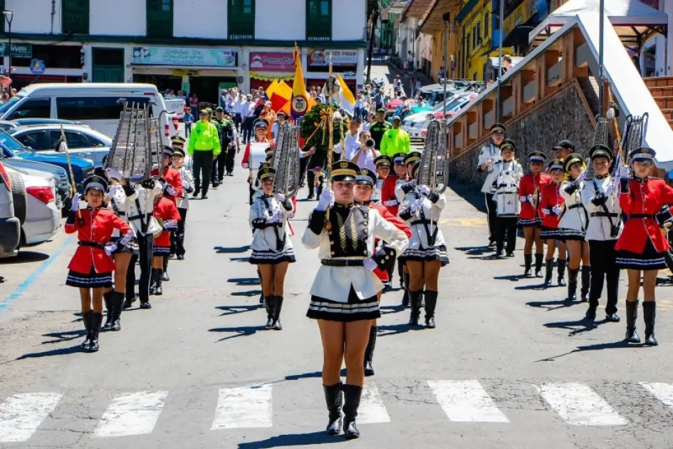 La banda de la institución educativa Manzanares llevó el ritmo en el Día de la Independencia en este municipio del oriente caldense. La banda de la institución educativa Manzanares llevó el ritmo en el Día de la Independencia en este municipio del oriente caldense.
