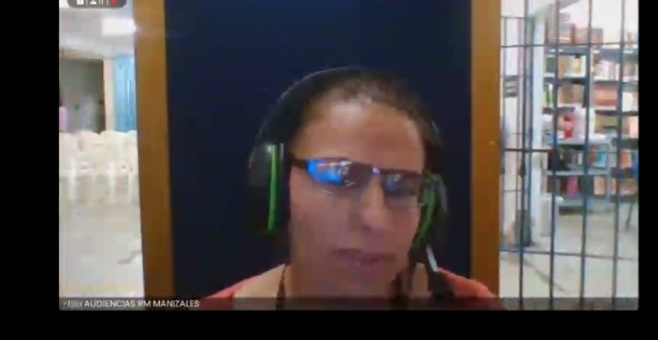 Beatriz, al aceptar cargos, dijo sentirse presionada por la Fiscalía. Indicó que se allanaba a cargos, pero si dejaban en paz a su familia. El ente acusador aclaró que su labor es investigar y que no es nada personal. Beatriz, al aceptar cargos, dijo sentirse presionada por la Fiscalía. Indicó que se allanaba a cargos, pero si dejaban en paz a su familia. El ente acusador aclaró que su labor es investigar y que no es nada personal.