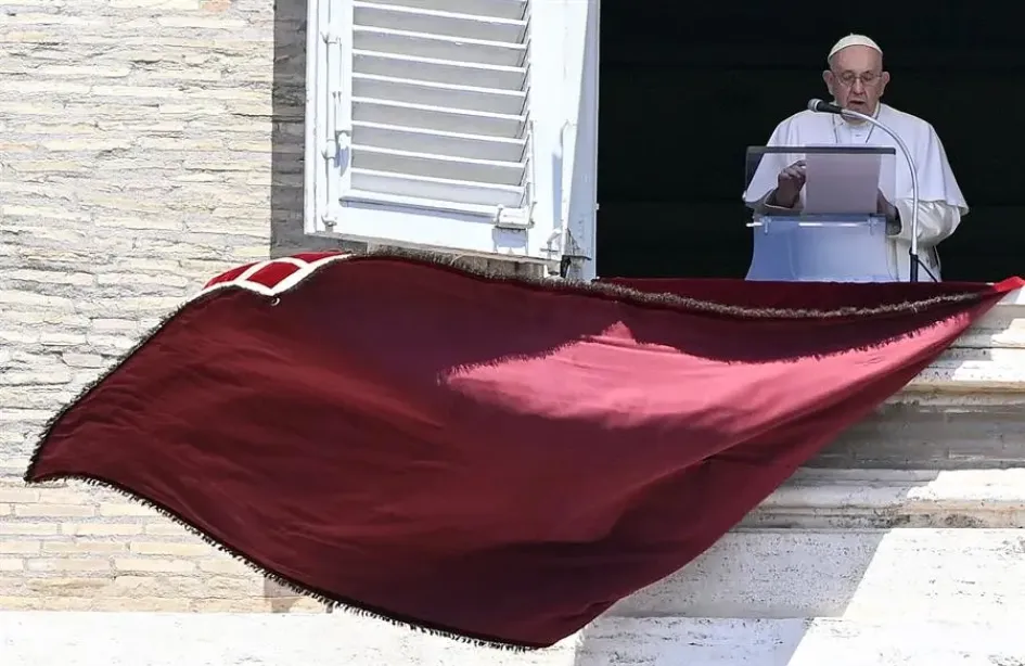 Papa Francisco durante la lectura del Angelus. Papa Francisco durante la lectura del Angelus.