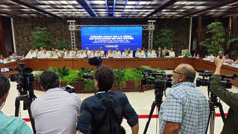 Las delegaciones revisarán y, previsiblemente, firmar en los próximos días en torno a una decena de protocolos en los que se desarrolla y detalla lo pactado en los Acuerdos de Cuba. Las delegaciones revisarán y, previsiblemente, firmar en los próximos días en torno a una decena de protocolos en los que se desarrolla y detalla lo pactado en los Acuerdos de Cuba.