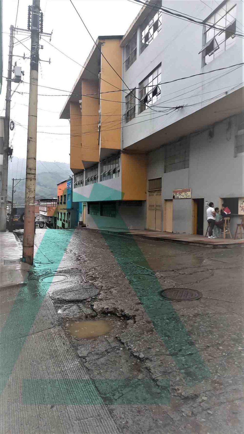 Este es el hueco de la calle 6. Según la Alcaldía, le realizarán mantenimiento. Este es el hueco de la calle 6. Según la Alcaldía, le realizarán mantenimiento.