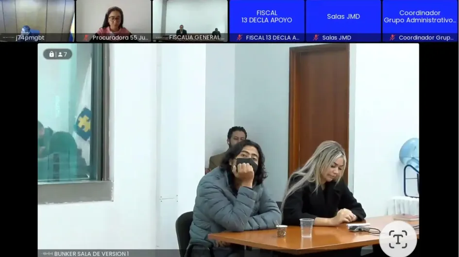 Fotograma tomado de la transmisión en directo del juicio a Nicolás Petro (i), hijo mayor del presidente de Colombia, Gustavo Petro, y a Daysuris Vásquez (d), expareja de Nicolás Petro, en el Complejo Judicial de Paloquemao, en Bogotá. Fotograma tomado de la transmisión en directo del juicio a Nicolás Petro (i), hijo mayor del presidente de Colombia, Gustavo Petro, y a Daysuris Vásquez (d), expareja de Nicolás Petro, en el Complejo Judicial de Paloquemao, en Bogotá.