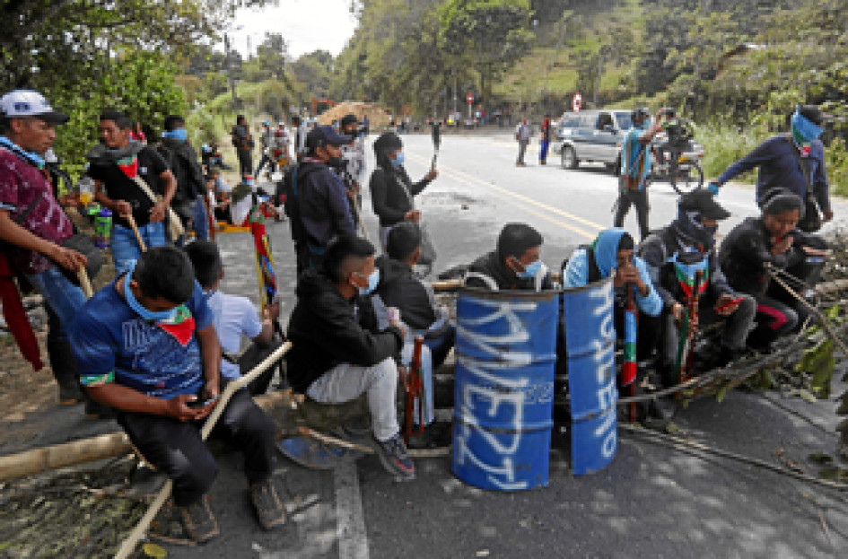 Foto | EFE | LA PATRIA En la zona los indígenas subrayan que no van a levantar el bloqueo hasta que el Gobierno no se siente a dialogar. Foto | EFE | LA PATRIA En la zona los indígenas subrayan que no van a levantar el bloqueo hasta que el Gobierno no se siente a dialogar.