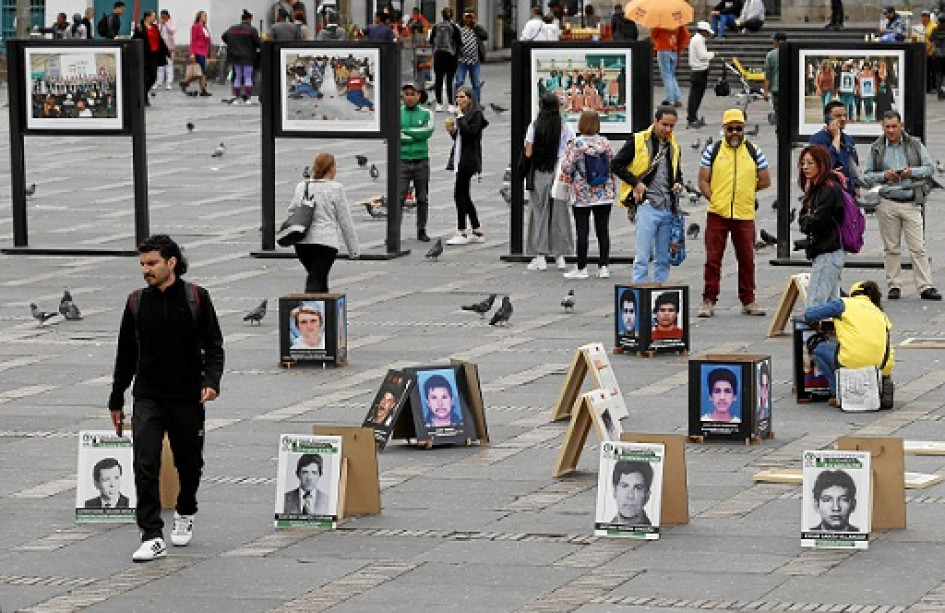 Foto | EFE | LA PATRIA Fotografías de personas desaparecidas son exhibidas para mostrar la labor de la Unidad de Búsqueda de Personas Desaparecidas (UBPD). Foto | EFE | LA PATRIA Fotografías de personas desaparecidas son exhibidas para mostrar la labor de la Unidad de Búsqueda de Personas Desaparecidas (UBPD).