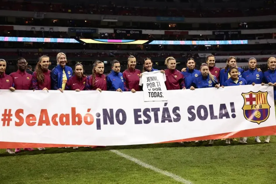Los equipos femeninos del Barcelona de España y América de México Los equipos femeninos del Barcelona de España y América de México