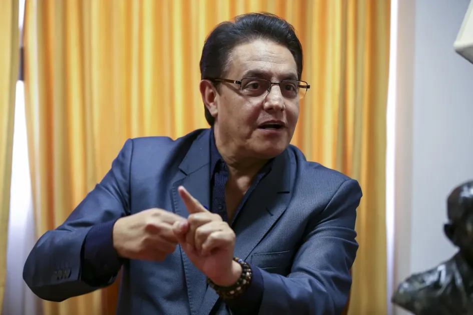 Fotografía de archivo fechada el 25 de mayo del 2023 que muestra al entonces precandidato a la Presidencia de Ecuador, el exlegislador Fernando Villavicencio, mientras habla durante una entrevista con EFE el 23 de mayo, en Quito (Ecuador). El candidato presidencial e Fernando Villavicencio ha sido asesinado este miércoles. Fotografía de archivo fechada el 25 de mayo del 2023 que muestra al entonces precandidato a la Presidencia de Ecuador, el exlegislador Fernando Villavicencio, mientras habla durante una entrevista con EFE el 23 de mayo, en Quito (Ecuador). El candidato presidencial e Fernando Villavicencio ha sido asesinado este miércoles.