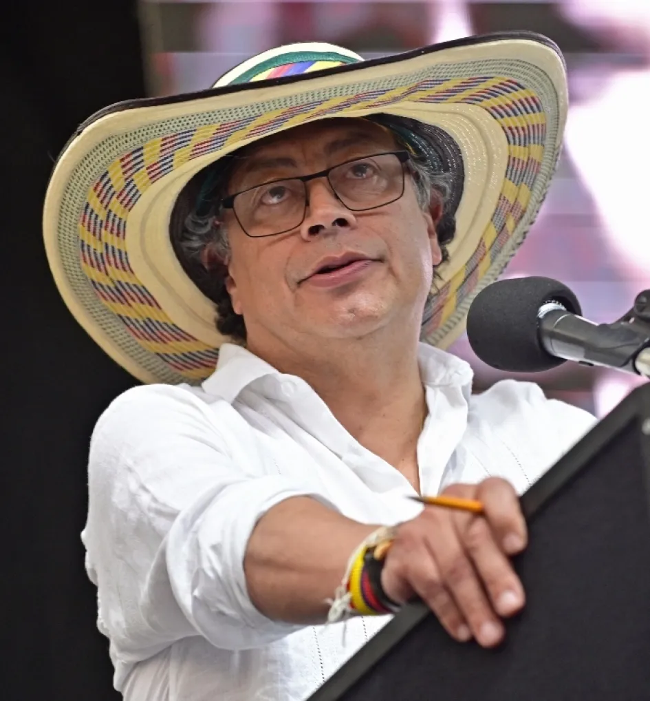 Gustavo Petro en su última intervención pública en Sincelejo (Sucre) afirmó que "han intentado" enfrentarlo con su hijo Nicolás Petro Burgos para tumbar su Gobierno. Gustavo Petro en su última intervención pública en Sincelejo (Sucre) afirmó que "han intentado" enfrentarlo con su hijo Nicolás Petro Burgos para tumbar su Gobierno.