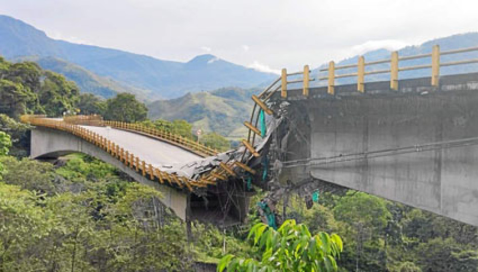 Foto | Tomada del Twitter @Inviasofical El viaducto de Los Grillos se desplomó ayer. La Vía al Llano está cerrada desde el jueves debido a un derrumbe de tierra y piedras causado por el temblor de magnitud 6,1 que sacudió ese día al centro de Colombia. Foto | Tomada del Twitter @Inviasofical El viaducto de Los Grillos se desplomó ayer. La Vía al Llano está cerrada desde el jueves debido a un derrumbe de tierra y piedras causado por el temblor de magnitud 6,1 que sacudió ese día al centro de Colombia.