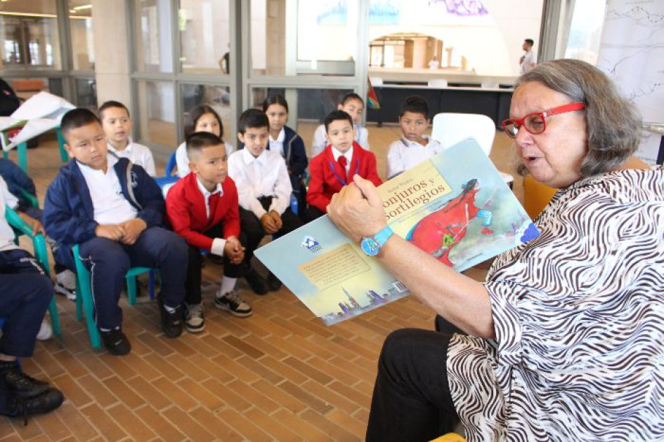 Los estudiantes estuvieron participativos durante el taller dirigido por la escritora, Irene Vasco. Los estudiantes estuvieron participativos durante el taller dirigido por la escritora, Irene Vasco.