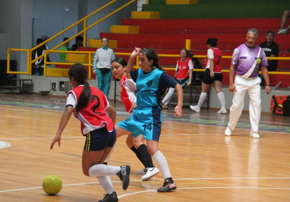 Los estudiantes del país, entre ellos 5 mil de Manizales, están esperando los Juegos Intercolegiados. El Ministerio del Deporte dice que las alcaldías son autónomas en la fase municipal. Los estudiantes del país, entre ellos 5 mil de Manizales, están esperando los Juegos Intercolegiados. El Ministerio del Deporte dice que las alcaldías son autónomas en la fase municipal.