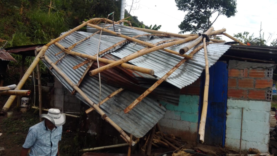 Esta vivienda, en la vereda Campo Alegre de Manzanares, perdió su techo tras el vendaval ocurrido sobre la 1:00 a.m. de este domingo en el oriente de Caldas. Esta vivienda, en la vereda Campo Alegre de Manzanares, perdió su techo tras el vendaval ocurrido sobre la 1:00 a.m. de este domingo en el oriente de Caldas.