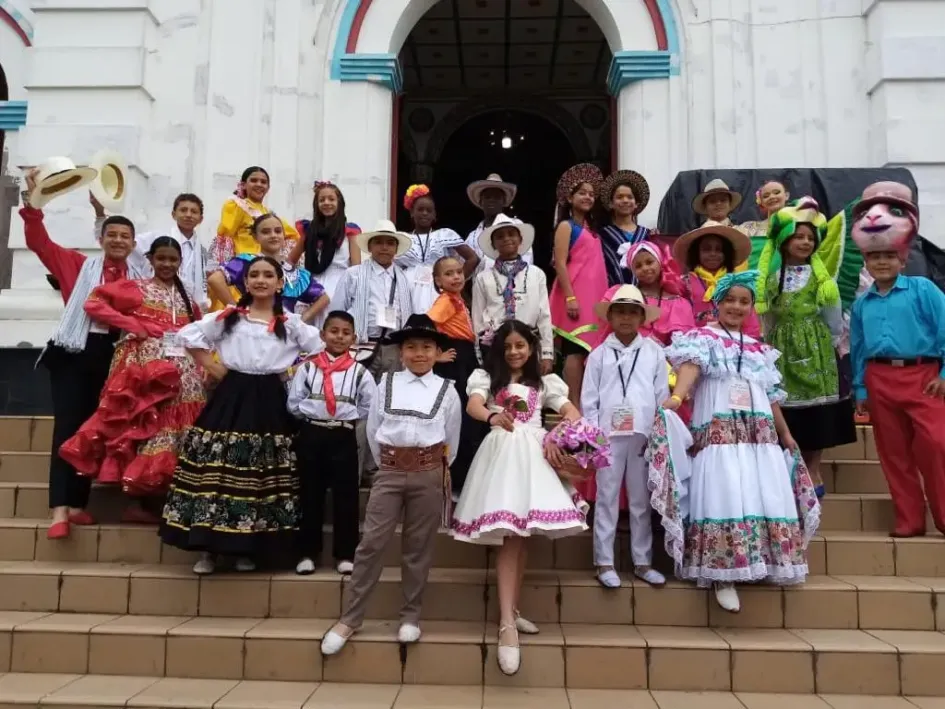 Los pasilleritos participantes en la misa folclórica que se realizó ayer a las 10:00 a.m. Los pasilleritos participantes en la misa folclórica que se realizó ayer a las 10:00 a.m.