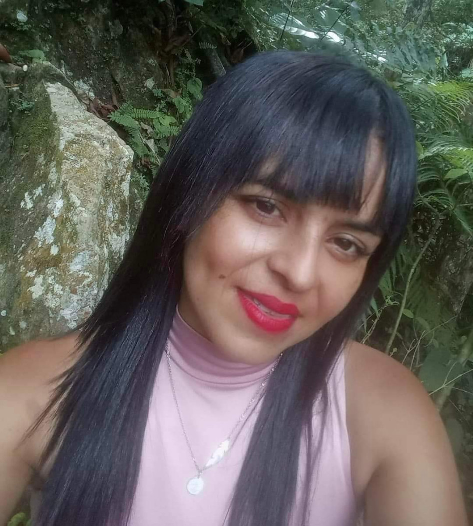 Lina Marcela Echeverry, de 36 años, murió tras recibir tres balazos mientras viajaba en moto hacia su municipio natal, Mariquita. Lina Marcela Echeverry, de 36 años, murió tras recibir tres balazos mientras viajaba en moto hacia su municipio natal, Mariquita.
