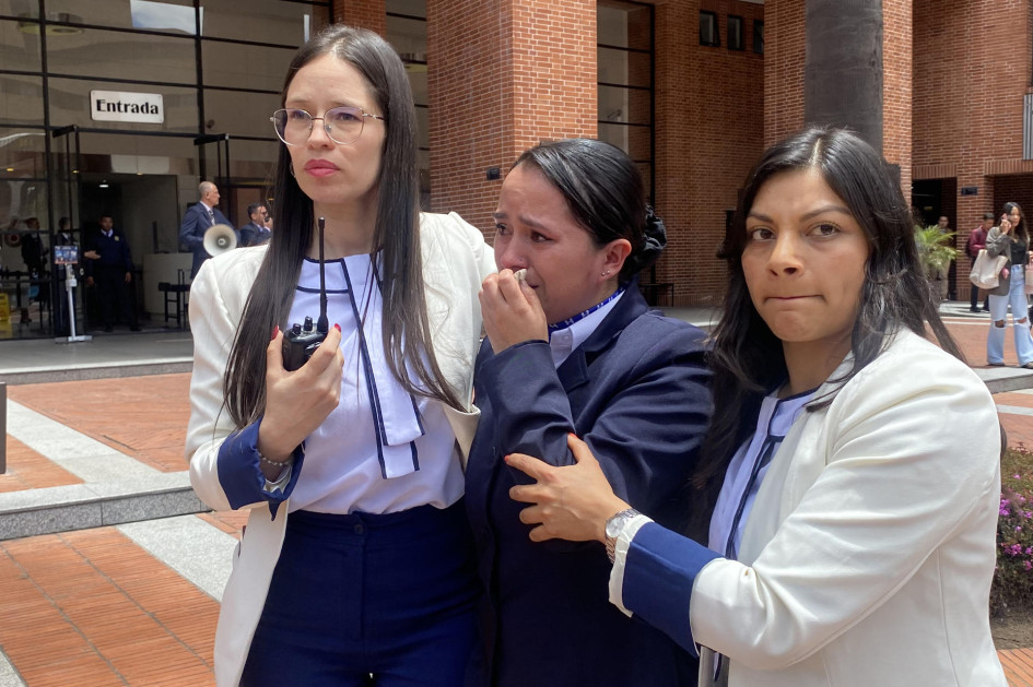 13 minutos después del temblor, a las 12:17 p.m., cuando la gente empezaba a retornar a sus residencias y oficinas, una réplica de magnitud 5,6 volvió a sacudir al país. 13 minutos después del temblor, a las 12:17 p.m., cuando la gente empezaba a retornar a sus residencias y oficinas, una réplica de magnitud 5,6 volvió a sacudir al país.