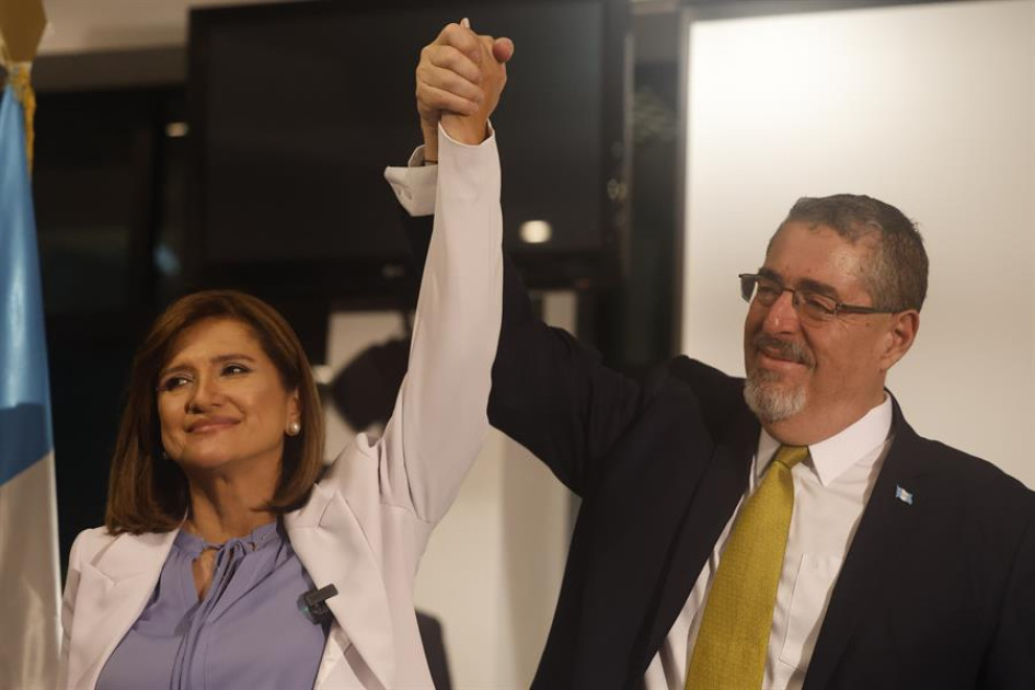 El presidente electo de Guatemala, Bernardo Arévalo, acompañado de la vicepresidenta Karin Herrera. El presidente electo de Guatemala, Bernardo Arévalo, acompañado de la vicepresidenta Karin Herrera.