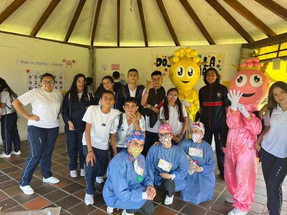 Neuronas Activas, Aulas Felices estuvo a cargo de las actividades de gimnasia cerebral en el evento. Neuronas Activas, Aulas Felices estuvo a cargo de las actividades de gimnasia cerebral en el evento.