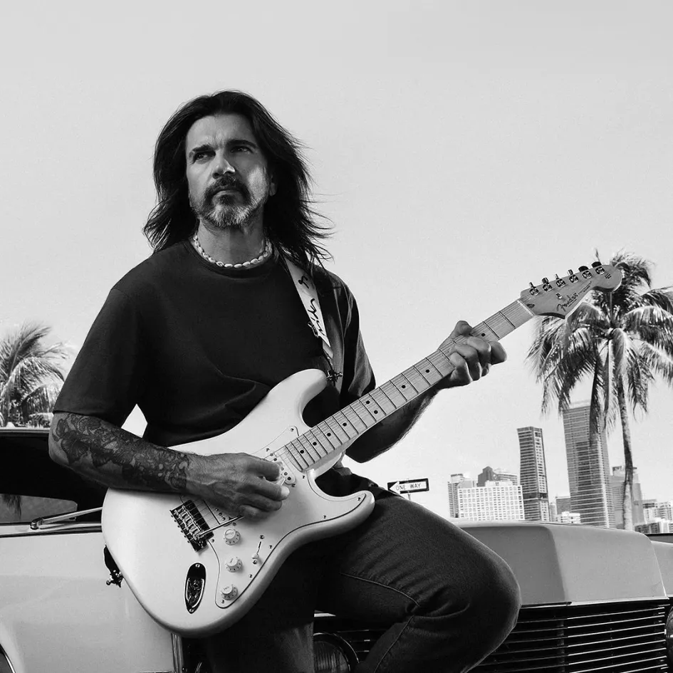 Juanes y su Stratocaster, de Fender. Juanes y su Stratocaster, de Fender.